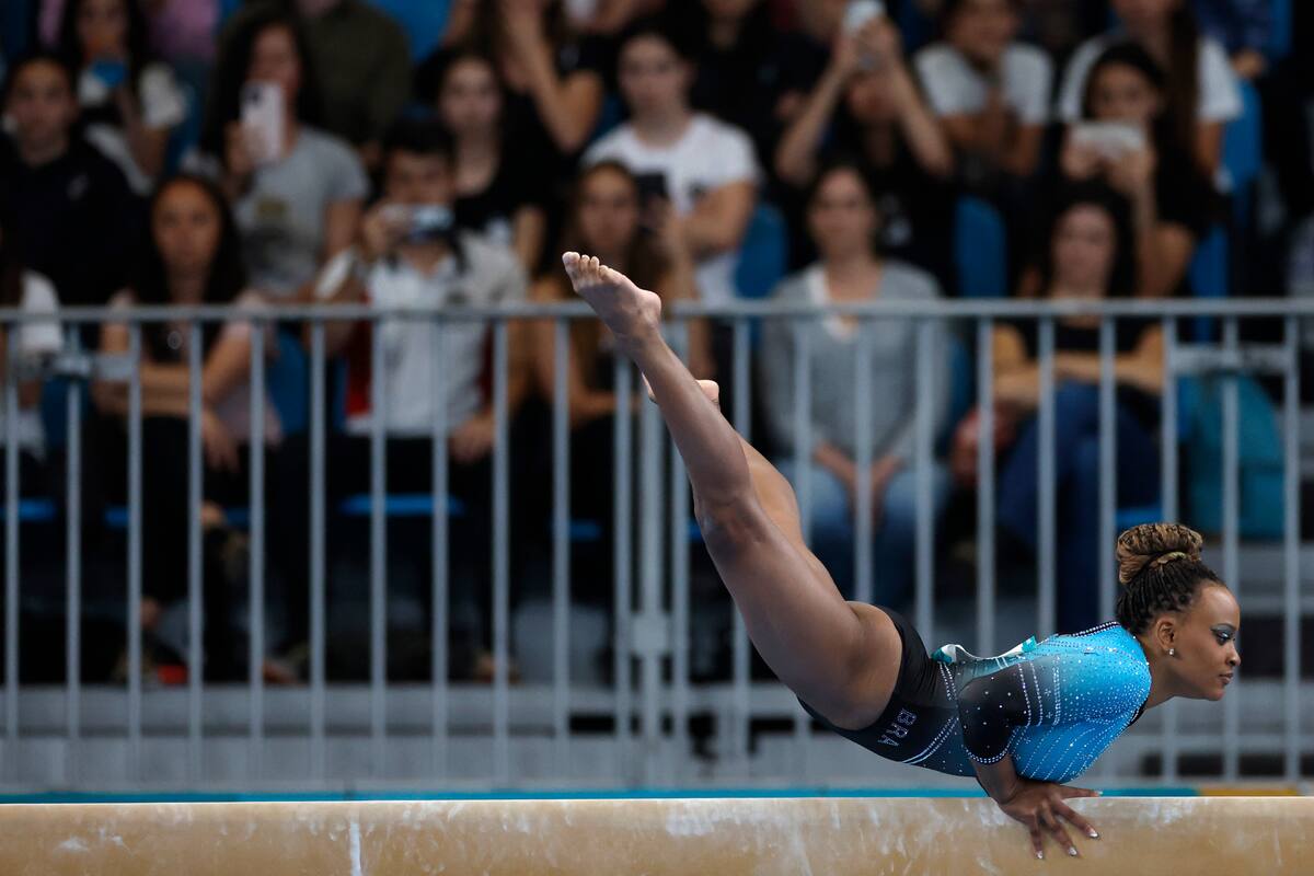 Rebeca Andrade cerró su participación en Santiago 2023 con un oro en viga, aparato en el que brilló este miércoles