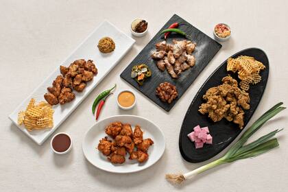 Rebozado, agridulce, picante y con numerosos acompañamientos, es la forma en que el restó coreano Kikiriki ofrece vivir la experiencia de comer pollo.