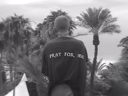 "Recen por mí", la leyenda que se pudo leer en la remera de Justin (Instagram/@pattiemallette)