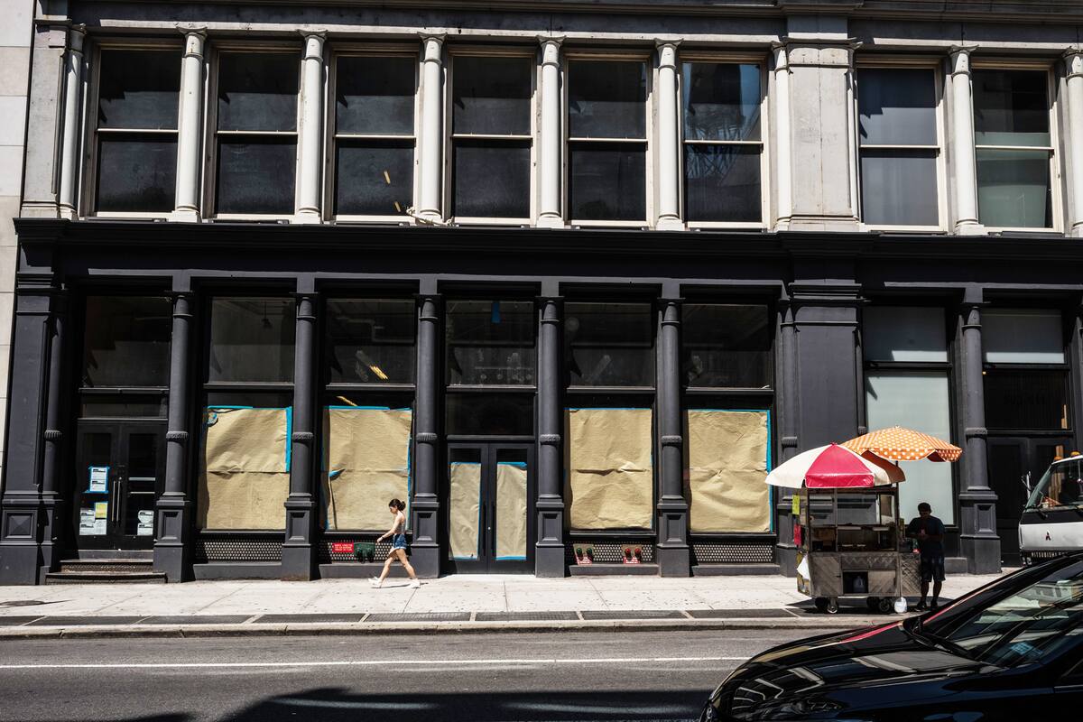 Recesión. La reducción de costos lleva al cierre de comercios, como el de Old Navy en el SoHo