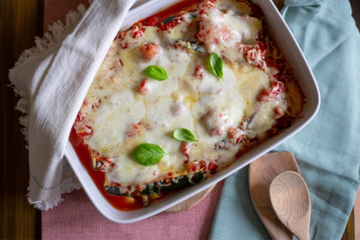 Receta mediterránea de tomates con queso fácil y rápida