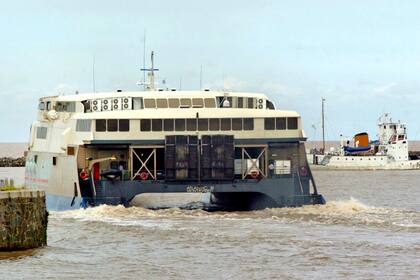 Rechazan una medida oficial que reduce las tasas que pagan los pasajeros que viajan en ferry a Uruguay