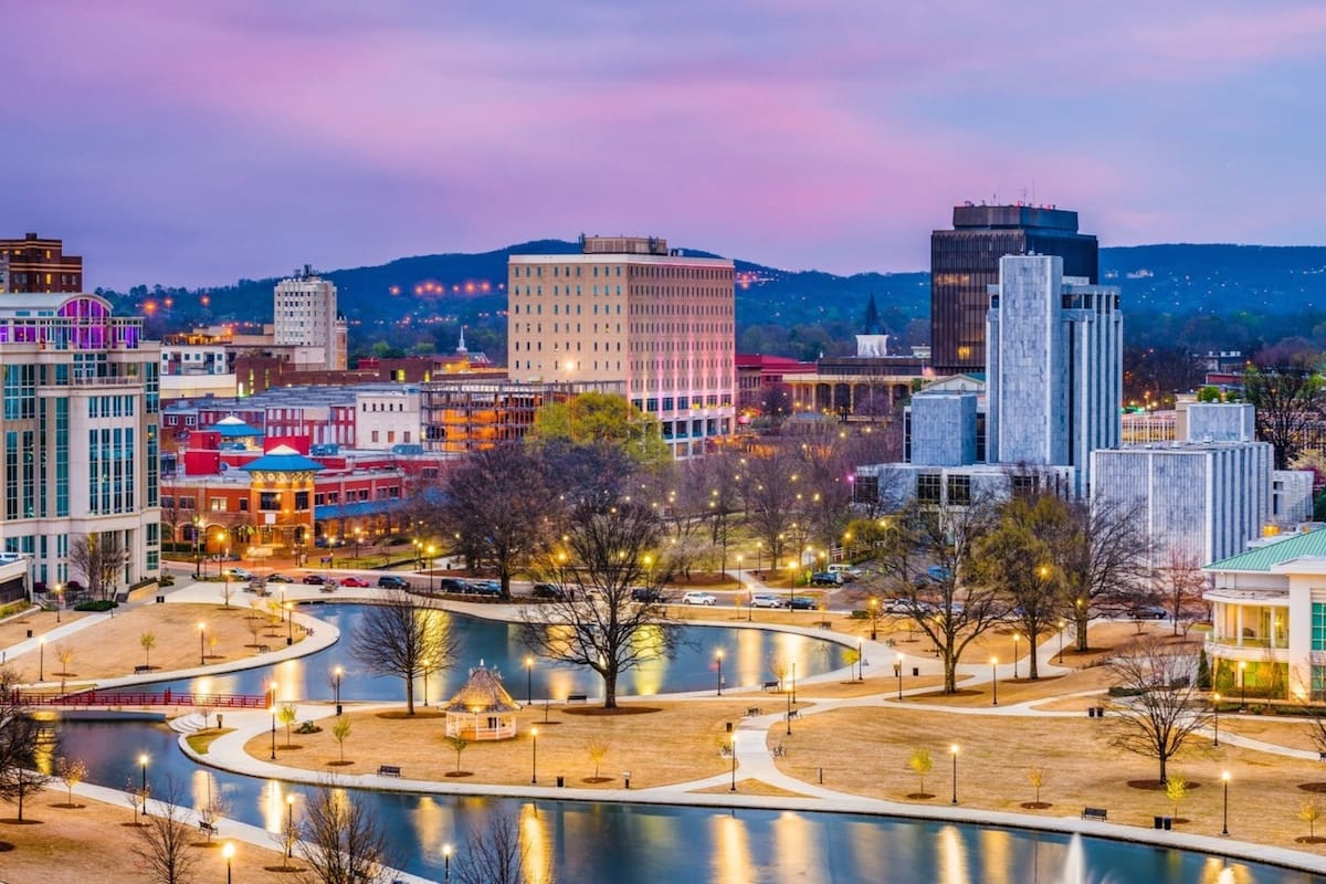 Recibió el apodo de "Ciudad de los cohetes" y fue nombrada como una de las más asequibles para vivir en EE.UU.