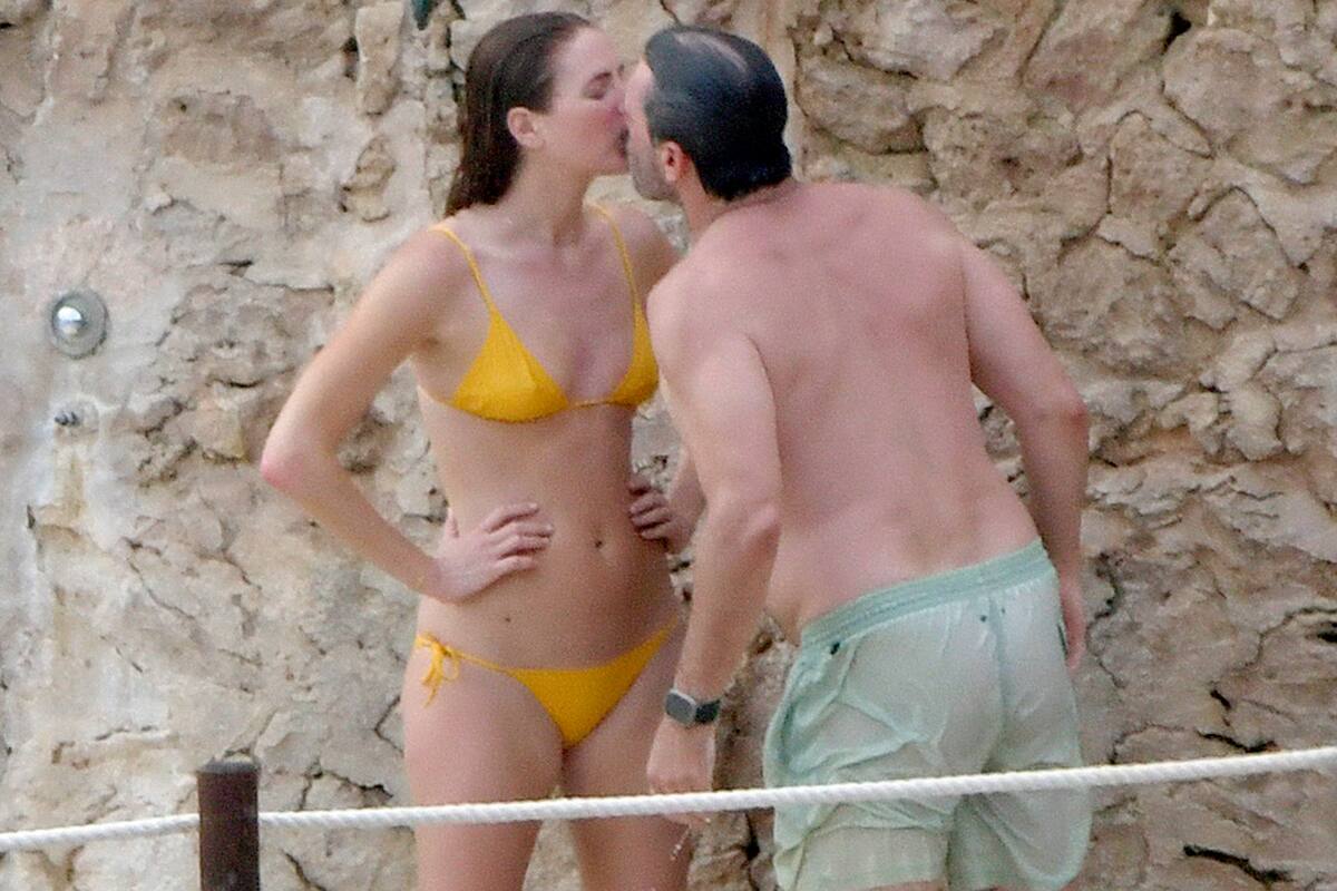 Recién casados. Jon Hamm se fue junto a la actriz Anna Osceola a disfrutar de su luna de miel a España y se mostraron muy cariñosos