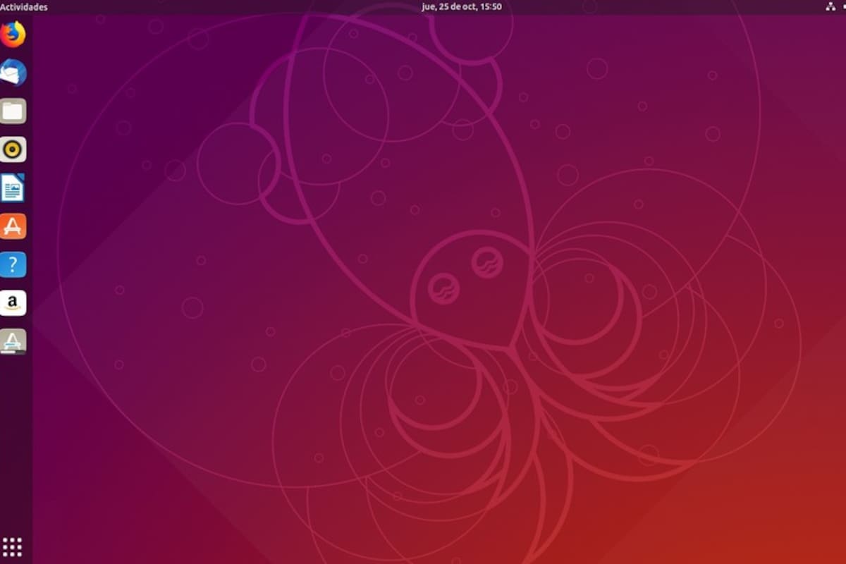 Recién instalado, con una estilizada sepia como fondo de pantalla predeterminado y el nuevo conjunto de íconos