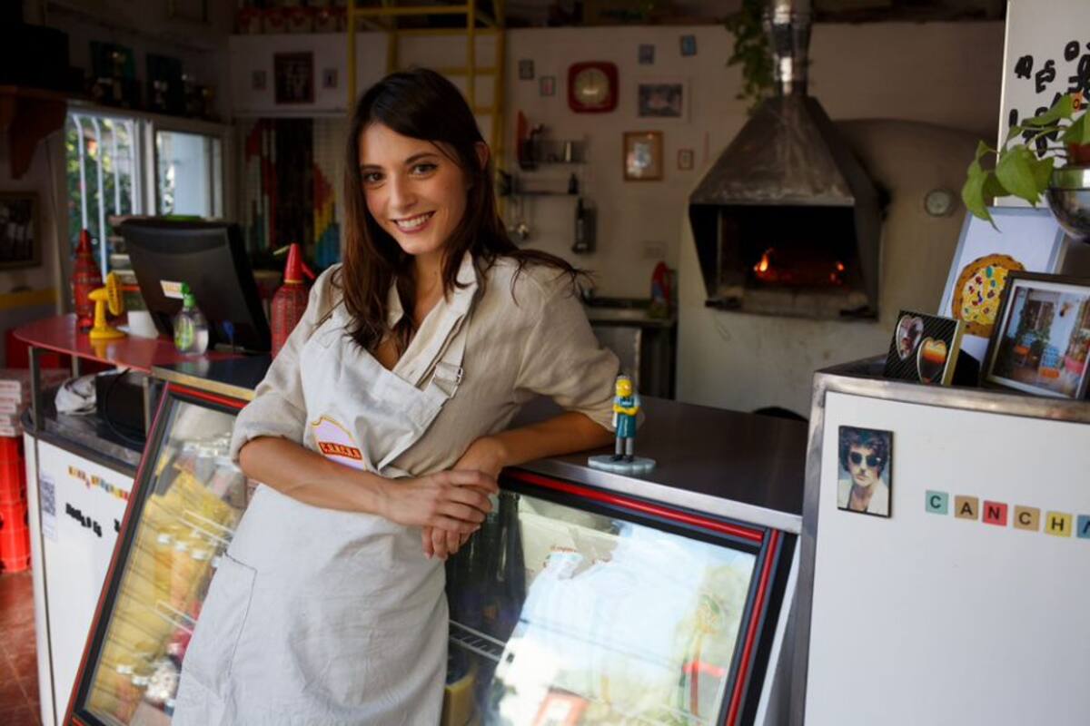 Recién llegada de Nueva York, la actriz que interpretó a Alicia Muñiz en la serie Monzón se animó a abrir su propia pizzería, llamada Cancha, junto a tres amigos