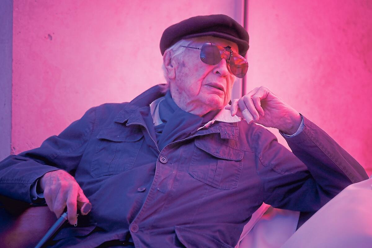 Recién llegado, el artista habla de los "méritos complementarios de estar vivo hasta tan avanzada edad"