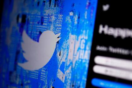 Recientemente, la verificación de cuentas en Twitter estuvo en los titulares (AP Foto/Gregory Bull, Archivo)