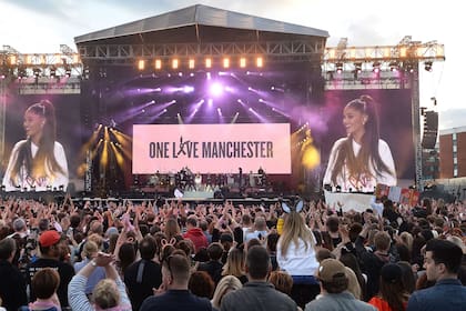 Recital de Ariana Grande en Manchester homenaje a las víctimas de los atentados