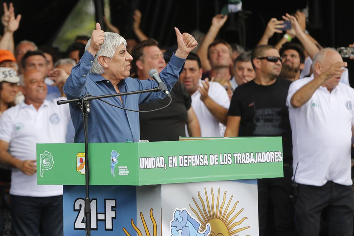 Reclama un aumento salarial del 27 %; desafío a los jueces y al Gobierno