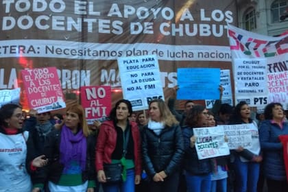 Reclaman sueldos atrasados