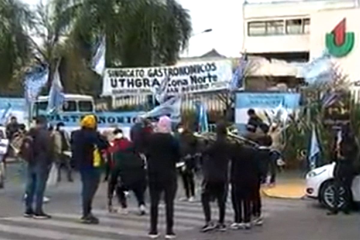 Reclamo de gastronómicos frente al shopping Unicenter