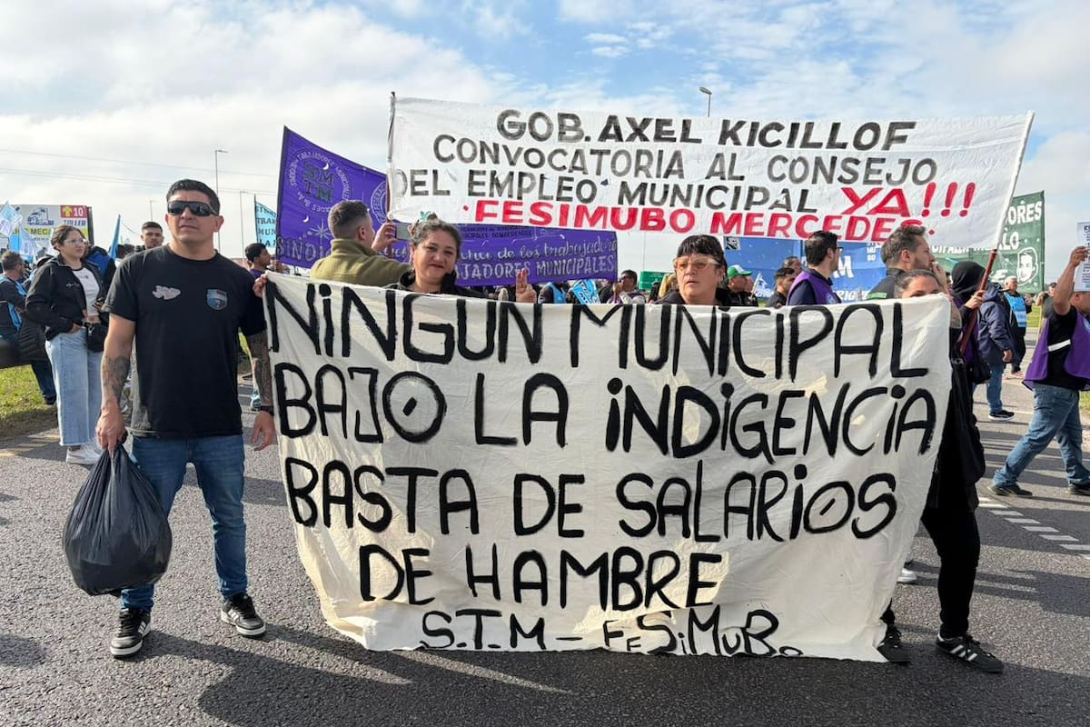 Reclamos a Kicillof en la protesta de la federación municipal, este lunes, en Cañuelas