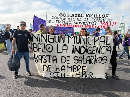 El lunes 31 de agosto, en Cañuelas, la Fesimubo hizo su primer corte de ruta contra el gobernador, medida que repitió ayer, en Bahía Blanca