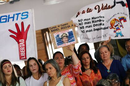 Reclamos en Caracas por el asesinato del capitán Rafael Acosta