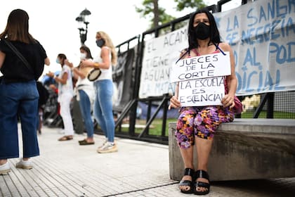 Reclamos por la presencialidad en las escuelas frente al Palacio de Tribunales
