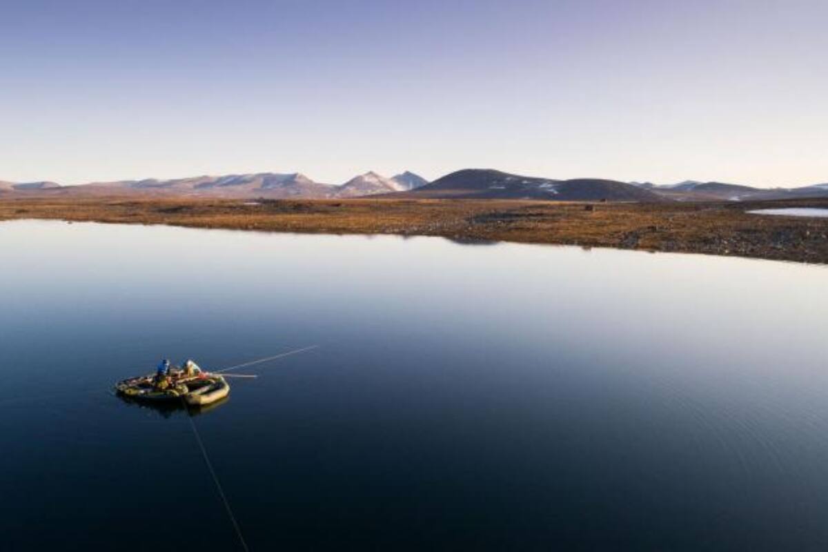 Recolección de sedimentos en un lago de la isla de Baffin