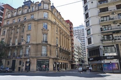 Recoleta tiene una ventaja estructural: su stock edilicio clásico, con unidades amplias, buena calidad de materiales y edificios de categoría