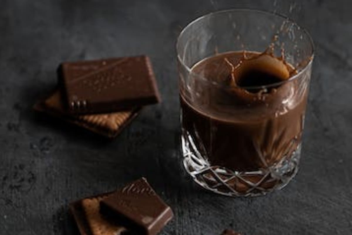 Recomiendan consumir chocolate con agua: el cacao tiene flavonoides que fortalecen a las arterias, disminuye la presión arterial y la posibilidad de padecer enfermedades cardiovasculares (Foto Pexels)