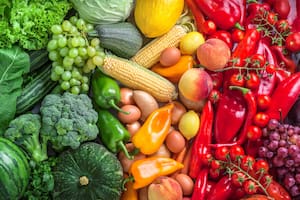 Recomiendan consumir frutas y verduras de varios colores