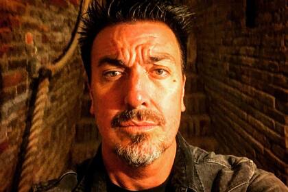 Reconocido hincha de River, Fernández dio al Millonario como ganador de la Superliga Argentina de Fútbol.