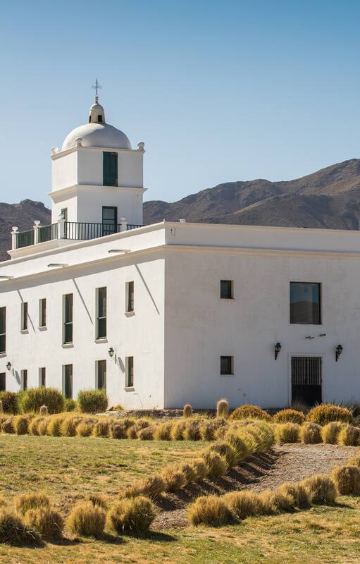 Reconocido por el importante porte y la torre tipo campanario, La Merced del Alto es uno de los hoteles más emblemáticos de Cachi.