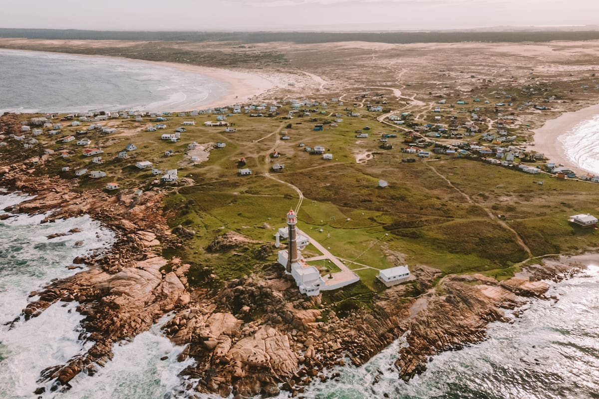 Reconocido por no tener electricidad ni agua corriente, las propiedades y lotes en Cabo Polonio cada vez se venden más caros