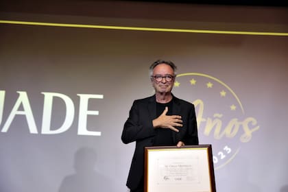 Reconocimiento: Oscar Martínez recibió el título de Doctor Honoris causa de la UADE