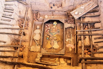 Reconstrucción de la tumba del Señor de Sipán en el Complejo Arqueológico Huaca Rajada.