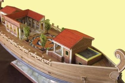 Reconstrucción de uno de los palacios flotantes que mandó a construir Calígula para utilizar como embarcaciones recreativas en el lago de Nemi