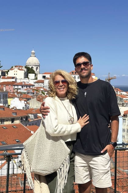 Recorrer Lisboa, la ciudad donde está instalado su hijo Bautista, era un sueño de la bailarina y actriz. Para llegar a Alfama, uno de los barrios más antiguos y pintorescos de la ciudad, fueron en tuk-tuk