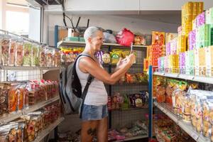 Por qué cada vez más turistas disfrutan de visitar supermercados durante sus vacaciones
