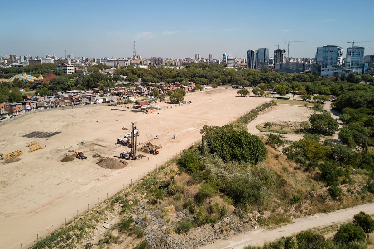 Recorrida de prensa con el ICV de la ciudad por obras de urbanizacion en la villa Rodrigo Bueno, en Costanera Sur a metros de la Reserva Ecologica.