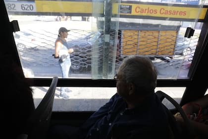 Un paro de colectivos afecta a la ciudad de Buenos Aires  y el conurbano, en una jornada que también tendrá interrupción en el Premetro y las líneas D y E de subte porteñas