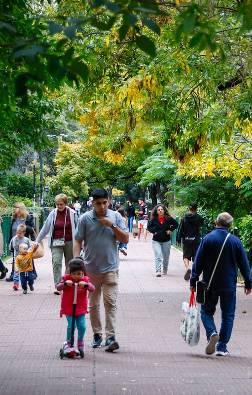 Recorrida por el barrio Catalinas Sur, la plaza Islas Malvinas y la placita Lucila