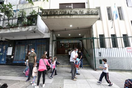 Recorrida por escuelas porteñas después del anuncio de Alberto Fernández en el que notificó la suspención de las clases presenciales en el AMBA