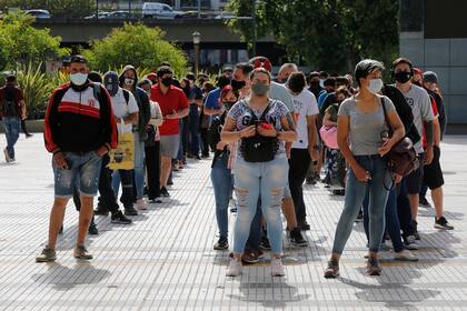 Se formaban largas filas para ingresar a la estación del subte C, que conecta Constitución con Retiro