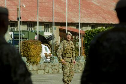 Recorrida por la escuela Militar de Montaña, Juan Domingo Perón. Fernando Feijoo, subdirector de la Escuela Militar