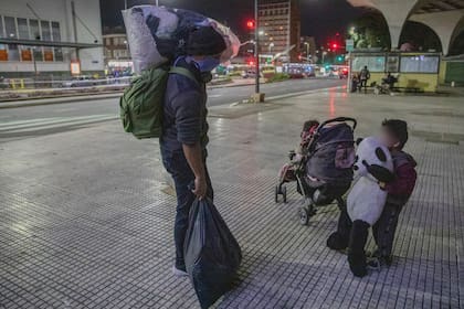 Recorrido con la ONG Caminos Solidarios que asisten a gente en situación de calle en la zona de Chacarita y Paternal.