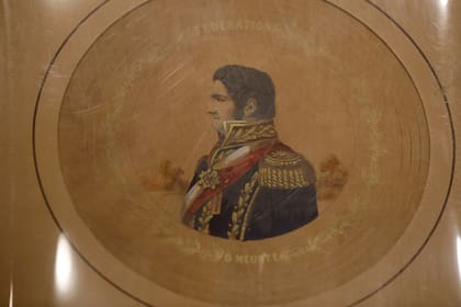 Vajillas y utensilios forman parte de las piezas que se ven en la muestra en el Museo Saavedra