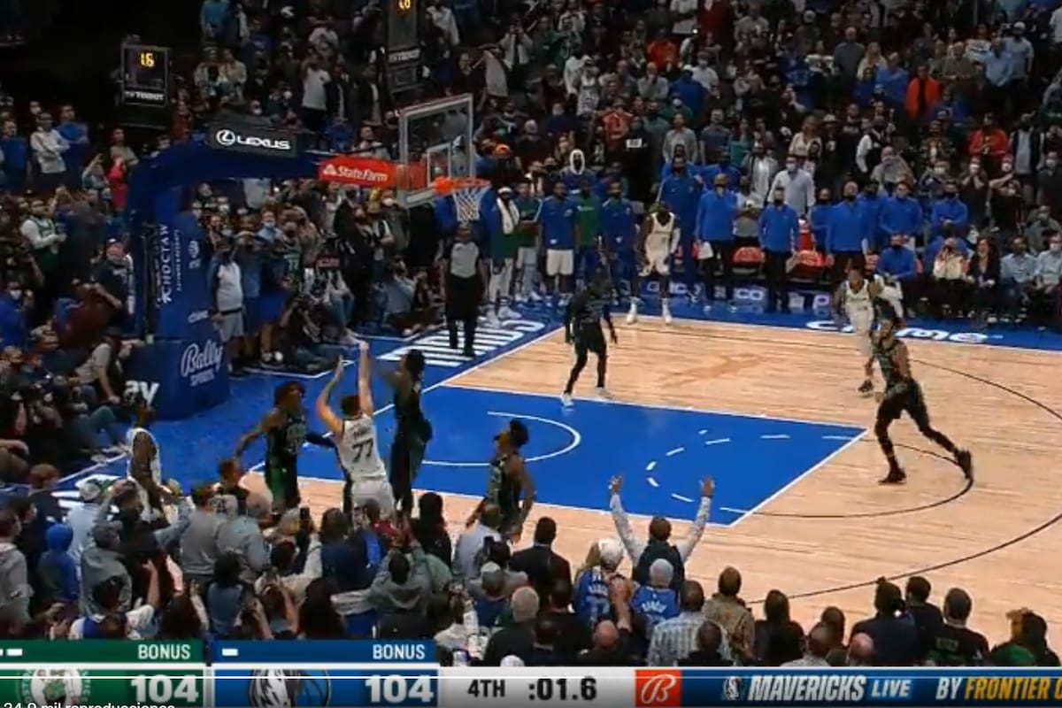 Recostado sobre el público, Luka Doncic ya soltó el bombazo que se convertirá en la mejor jugada de la noche en la NBA, para el triunfo de Dallas sobre Boston