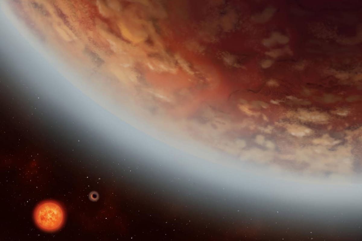 Recreación del planeta K2-18B, junto a su vecino K2-18C. Ambos orbitan la estrella enana roja K2-18