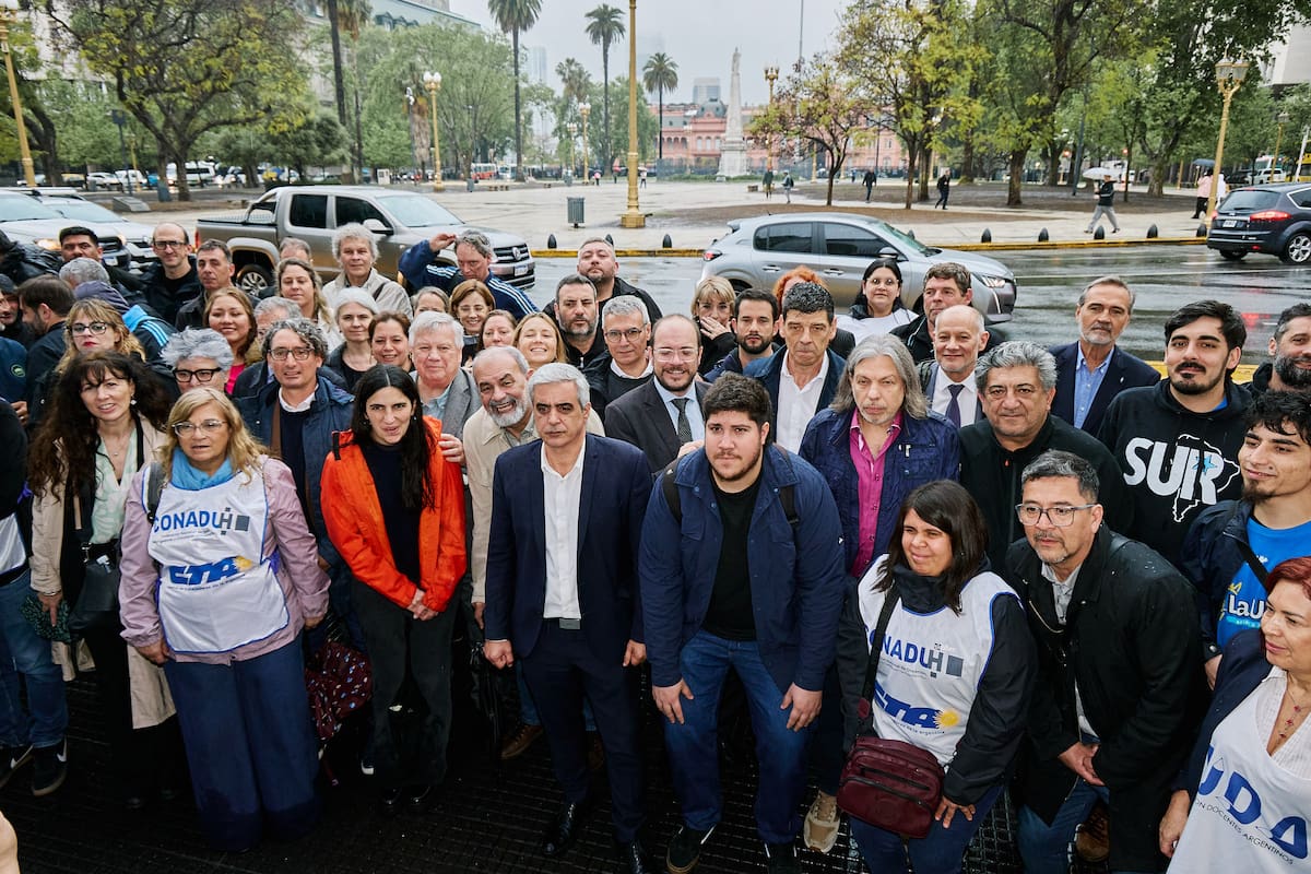 Rectores universitarios se manifestaron en el Cabildo por el incumplimiento de la ley de financiamiento