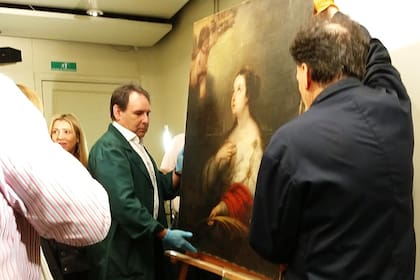 Recuperación de la Obra "Santa Catalina" de Murillo. Peritaje realizado en la sede de Interpol Montevideo