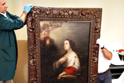 Recuperación de la Obra "Santa Catalina" de Murillo. Peritaje realizado en la sede de Interpol Montevideo