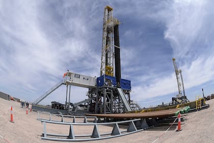 Recursos bajo la tierra: la formación de Vaca Muerta es la segunda reserva de gas y la cuarta de petróleo no convencional en el mundo; en su explotación trabajan 31 empresas y, entre octubre de 2017 y de 2018 la producción de shale creció 243%; de las decisiones de inversión dependerá su crecimiento