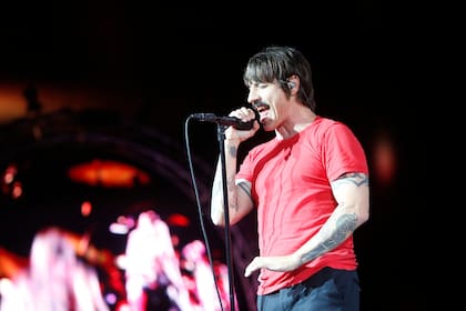Anthony Kiedis al frente de Red Hot Chili Peppers, la banda más celebrada de la jornada