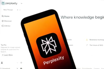 Reddit demanda a Perplexity y otras empresas de IA por extracción masiva de comentarios de usuarios