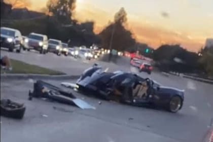 Un joven norteamericano de 17 años, estrella de YouTube, chocó un automóvil deportivo de 3,5 millones de dólares contra un árbol y lo destrozó