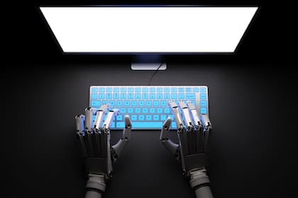 Redes nacionales y extranjeras emplean identidades robadas, documentos generados con IA y chatbots para crear y mantener estudiantes fantasma